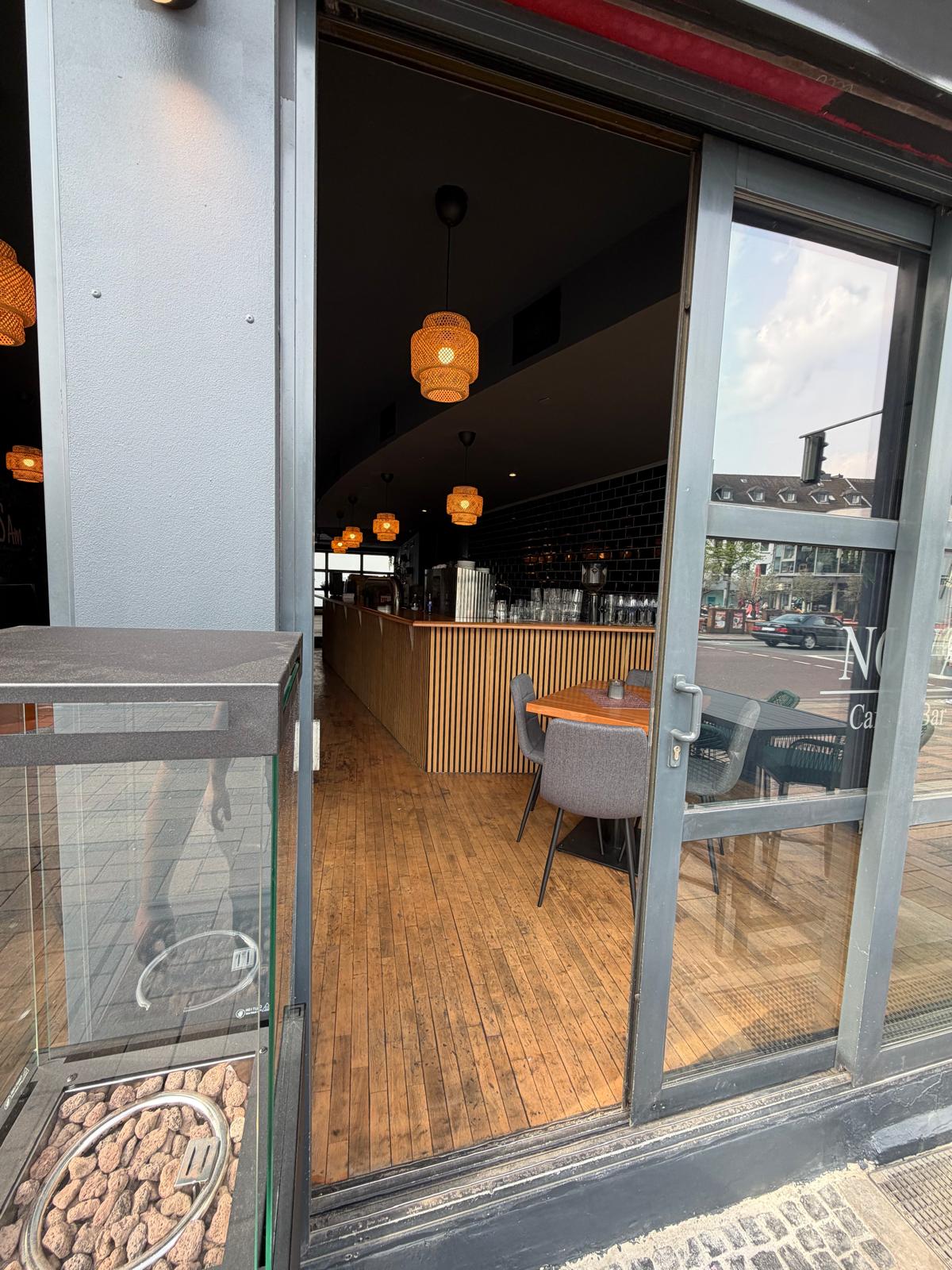 Nova Cafe & Bar — Atmosphäre